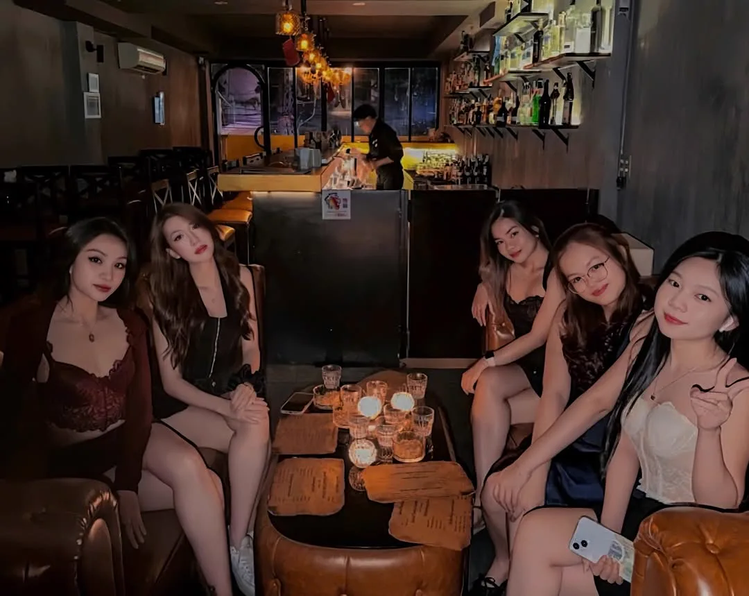 Small group enjoying drinks together in the Wolpertinger interior